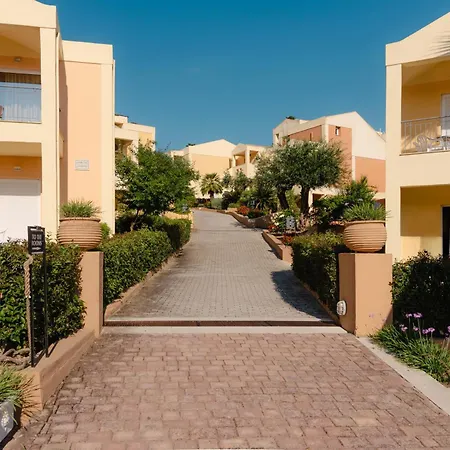 Olympion Village מלון קאבוס